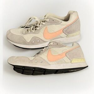 Nike Venture Runner Women’s Shoes 
VTG 80s 90s Running Off White Coral